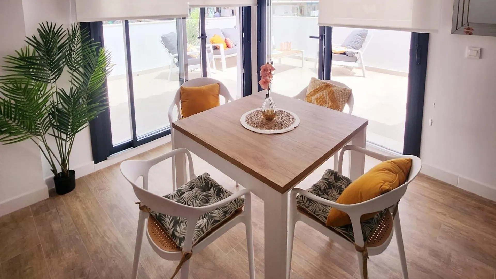 Novamar Apartamentos 푸엔히롤라 아파트