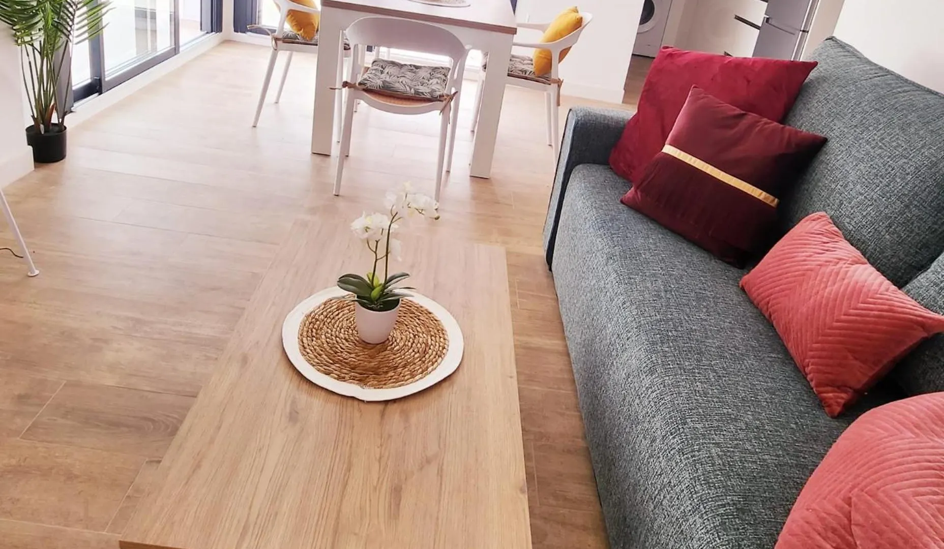 Novamar Apartamentos 푸엔히롤라